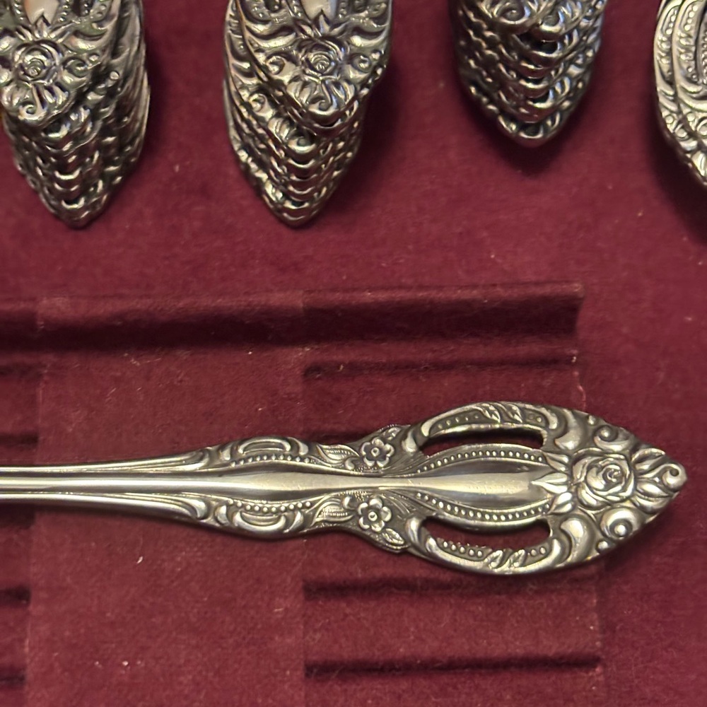 Vintage Orleans Silver Stainless Set with Intricate Design - Picture 4 of 4
